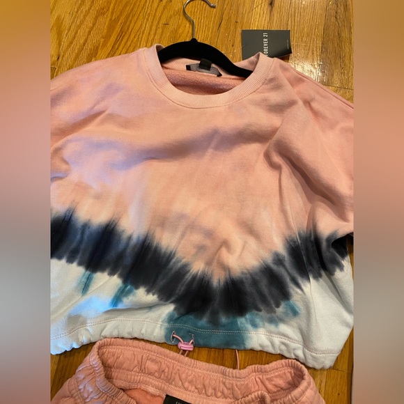 Forever 21 pink blue white tie dye crop top sweatshirt shorts matching set - Picture 13 of 16